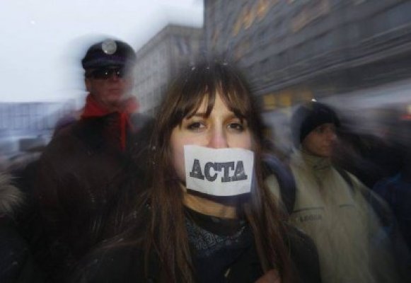 Internetul ar putea fi cenzurat. România a semnat ACTA